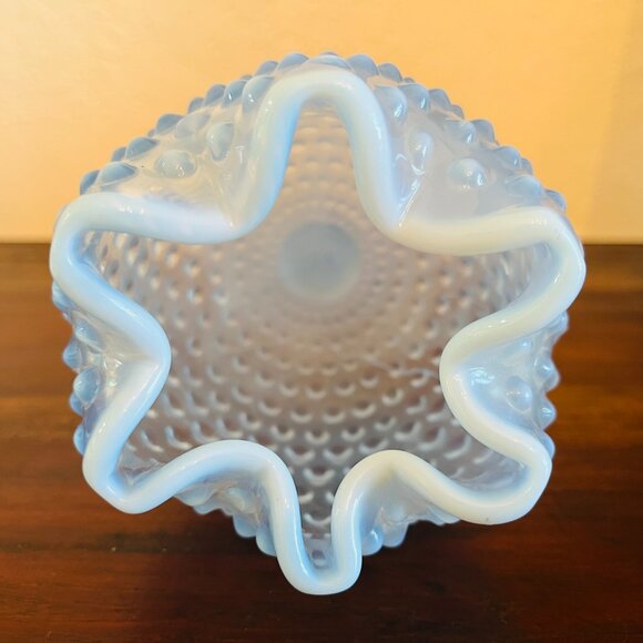 Vintage Duncan Miller Blue Opalescent Footed Hobnail Ivy Rose Vase Cottagecore - Picture 4 of 7
